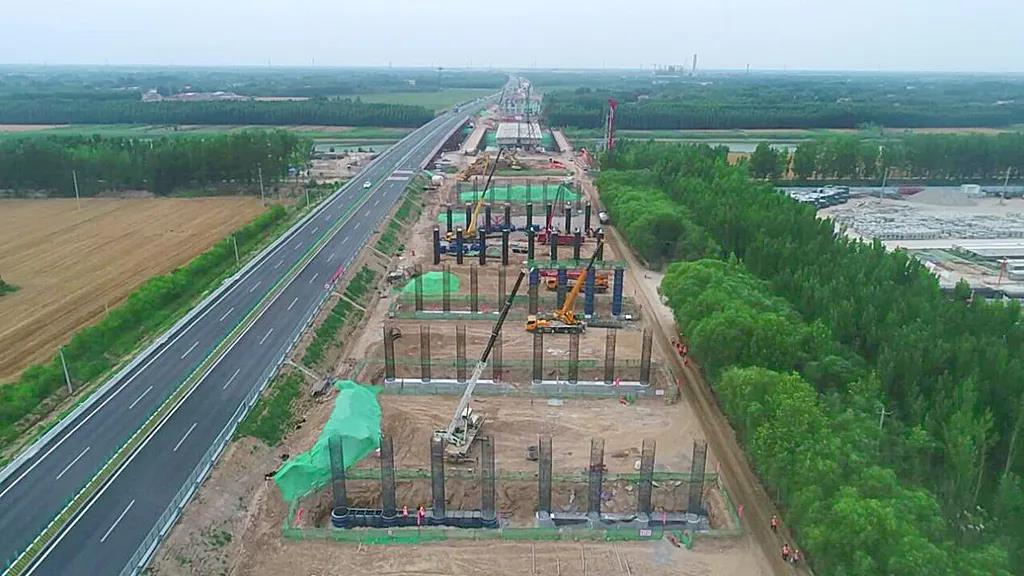 京台星空官网首页入口改扩建项目德州至齐河段徒骇河大桥施工现场